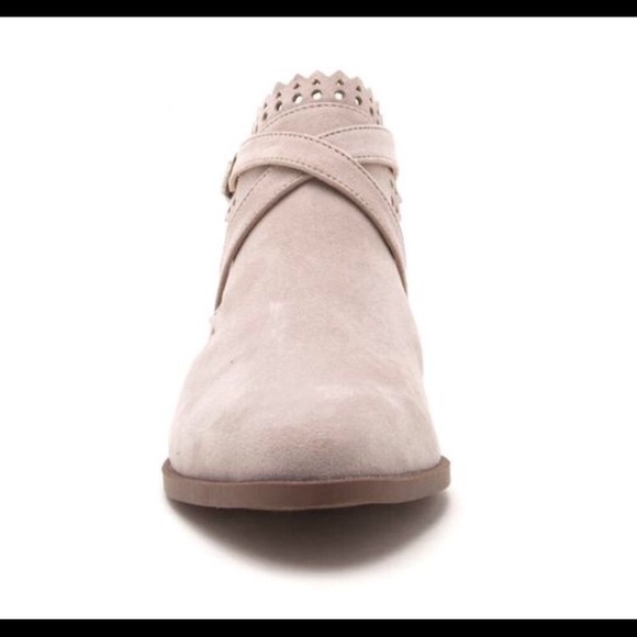 Blush pink booties! - Picture 6 of 8